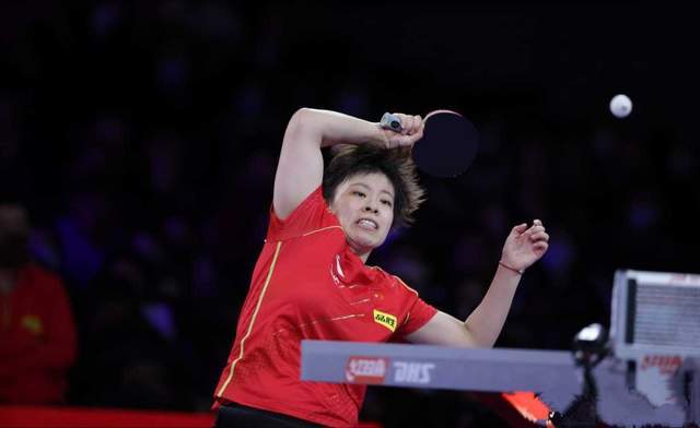 一名亚洲外 一名亚洲外